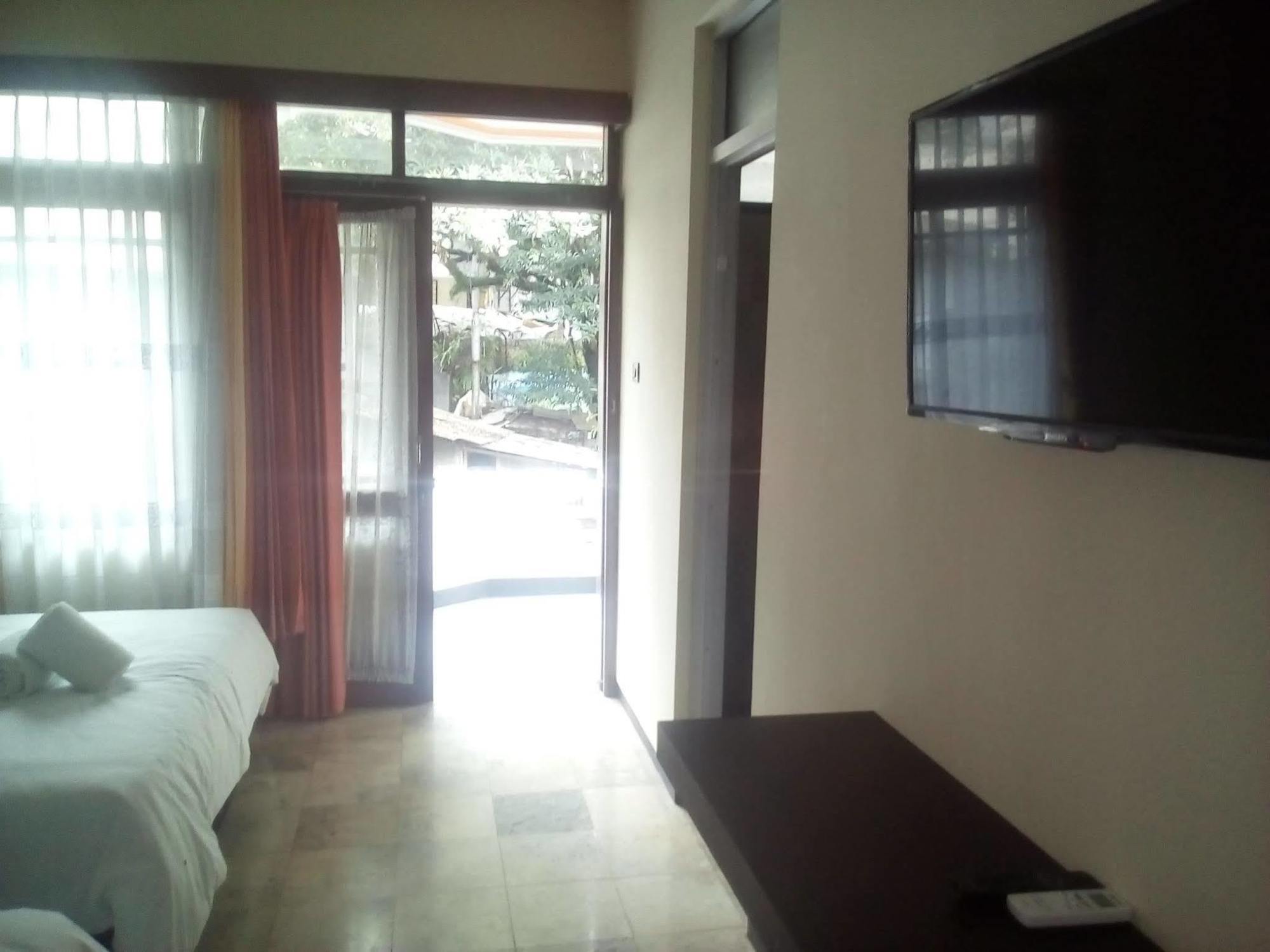Simply Homy Guest House Pasteur Бандунг Экстерьер фото